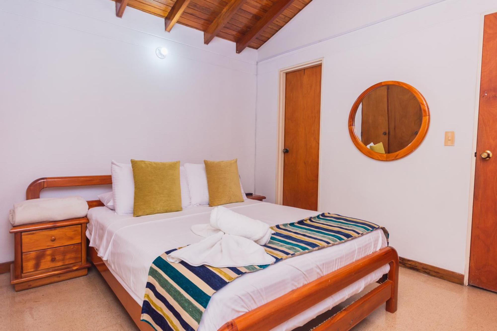 Hotel Guatatur Guatapé Dış mekan fotoğraf